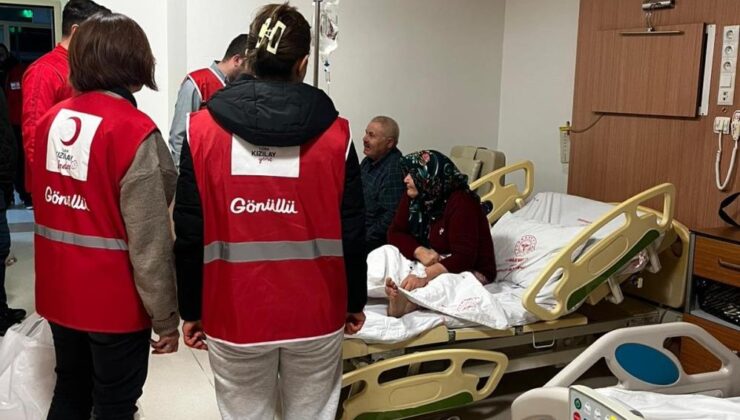 Genç Kızılay gönüllülerinden hasta ziyareti
