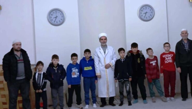 Simav’da çocuklar sabah namazında buluştu