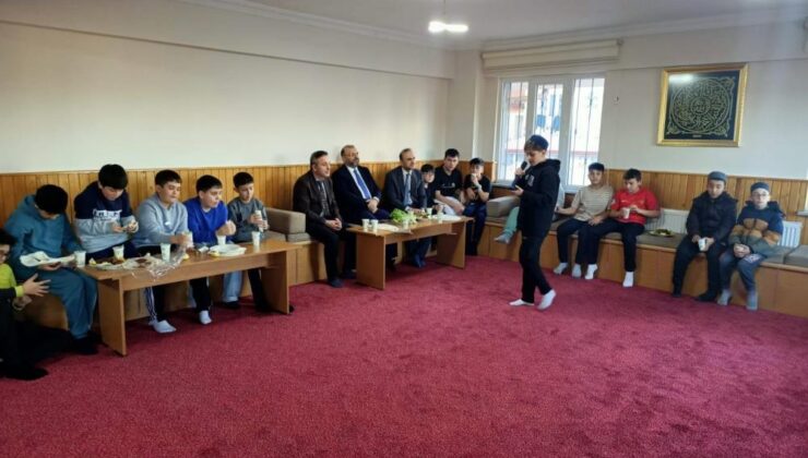 Müftü Açık’tan gençlerin manevi kampına ziyaret