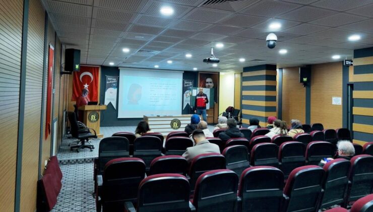 Öğrencilerin sağlığı için gıda personeline hijyen eğitimi