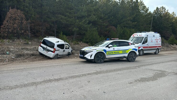Direğe çarpan araç yoldan çıktı: 2 yaralı