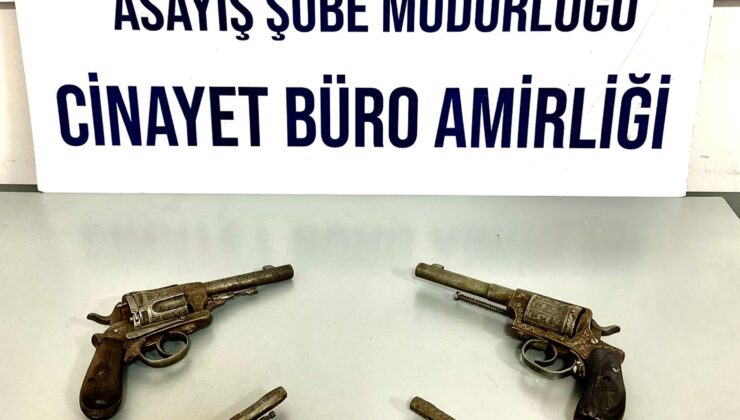 Cinayet Büro ekipleri antika tabancalara el koydu