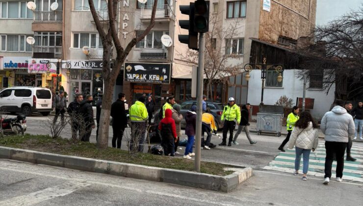 Motosikletin çarptığı yaya yaralandı
