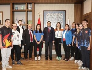 Kick boks sporcularından Vali Işın’a ziyaret