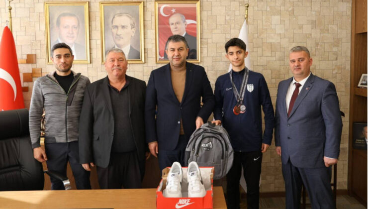 Başkan Akel Türkiye derecesi yapan genç sporcuyu ağırladı