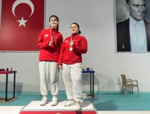 Tavşanlılı öğrencilerden bilek güreşinde büyük başarı