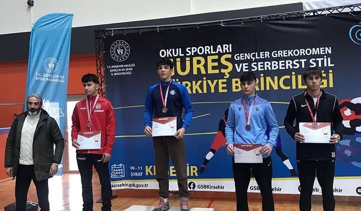 Kütahyalı güreşçiden tarihi zafer
