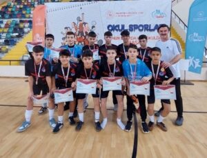 Moymul Ortaokulu Futsal Bölge Şampiyonası’nda yarı finalde