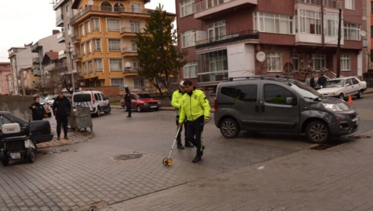 Motosiklet ile hafif ticari araç çarpıştı: 1 yaralı