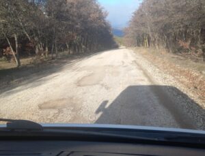 Gediz’de Ilıca – Gürkuyu yolu sürücüleri zorluyor