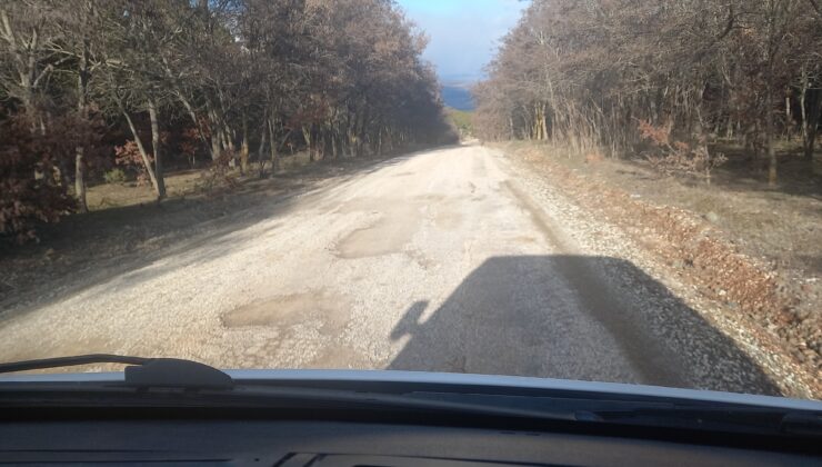 Gediz’de Ilıca – Gürkuyu yolu sürücüleri zorluyor