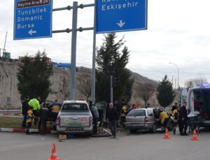 Orman İşletme aracı ile otomobil çarpıştı: 4 yaralı