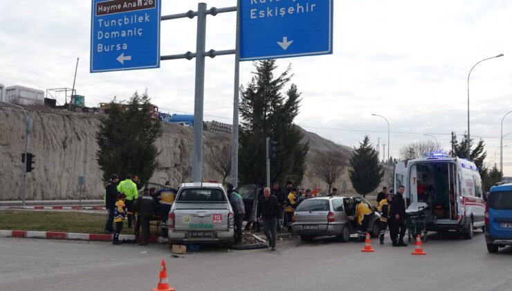Orman İşletme aracı ile otomobil çarpıştı: 4 yaralı