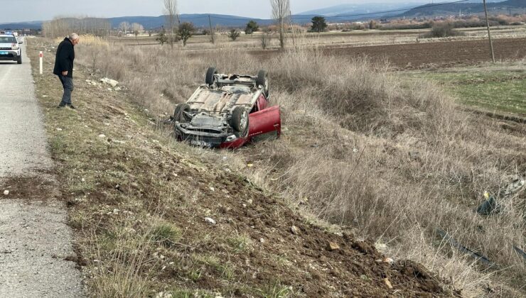 Takla atan otomobildeki 4 kişi yaralandı