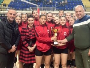 Voleybolda TKİ Tavşanlı Linyitspor rüzgarı