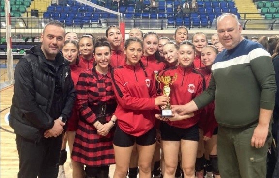 Voleybolda TKİ Tavşanlı Linyitspor rüzgarı
