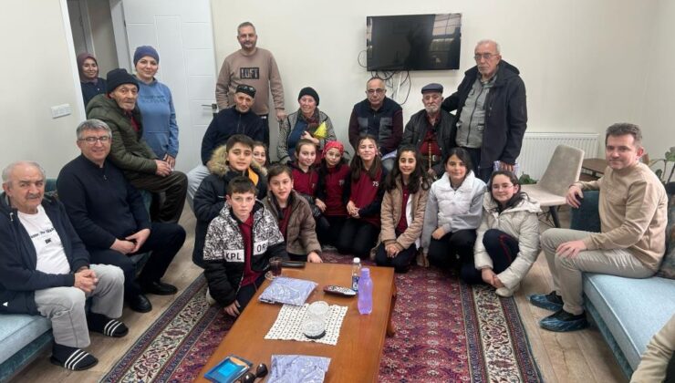 Ortaokul öğrencilerinden huzurevine anlamlı ziyaret
