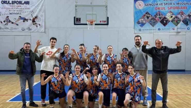 Moymulspor’un U18 Kızları Kütahya şampiyonu oldu