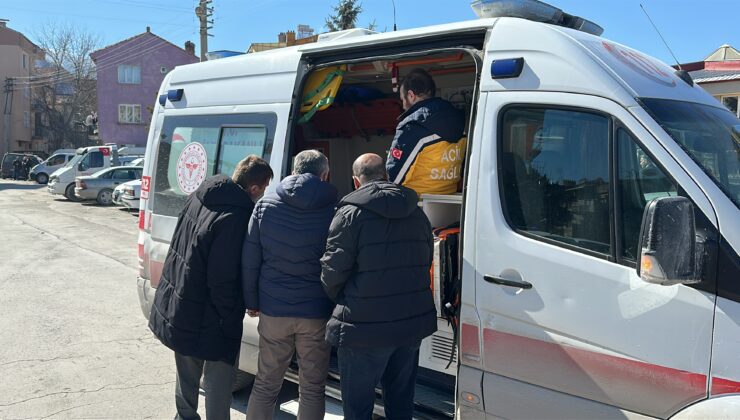 Darp edilip bıçaklanan genç okula sığındı