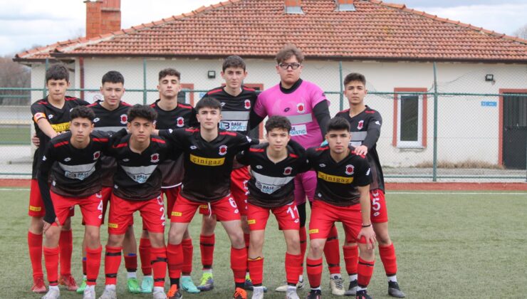 Linyitsporlu gençler yenilgisiz yoluna devam ediyor