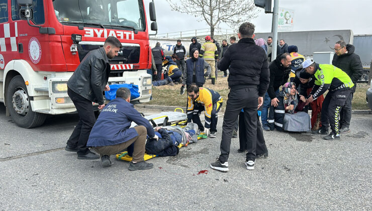 TIR ile minibüs çarpıştı, ortalık savaş alanına döndü: 1 ölü, 3 yaralı