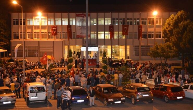 Depremin yıldönümünde lokma ikramı