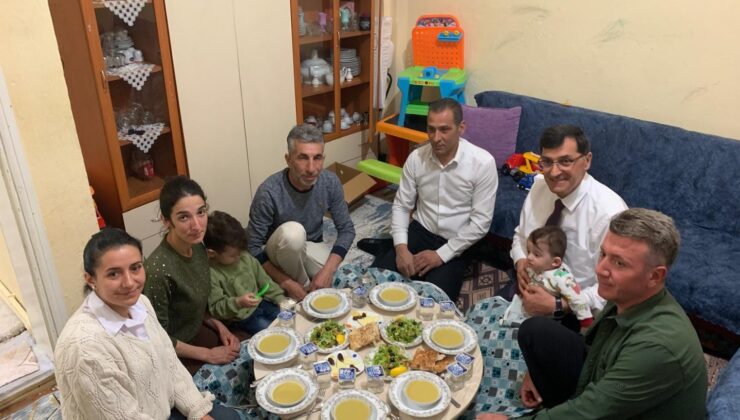 Başkan Kahveci Gökmen ailesinin iftar sofrasına konuk oldu
