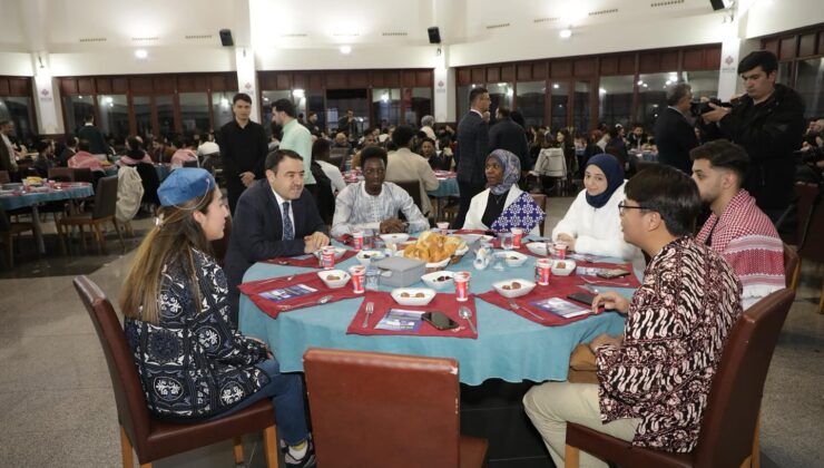Yabancı öğrenciler iftarda buluştu