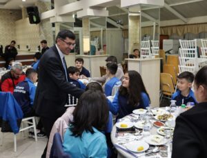 Başkan Kahveci sporcularla iftarda bir araya geldi