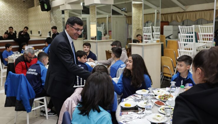 Başkan Kahveci sporcularla iftarda bir araya geldi