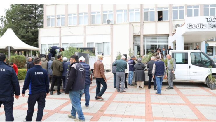 Ücretsiz fidanlar vatandaşla buluştu