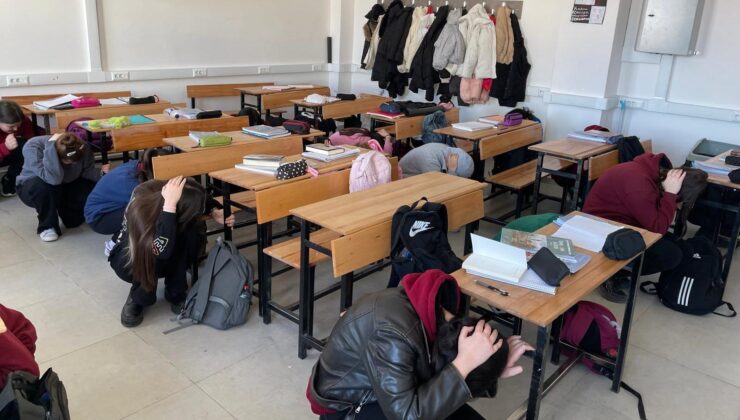 Okullarda deprem tatbikatı yapıldı