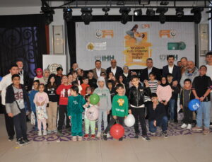 Yetim çocuklar iftarda bir araya geldi