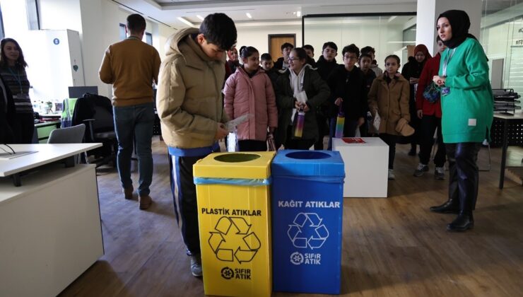 Öğrencilere geri dönüşüm eğitimi