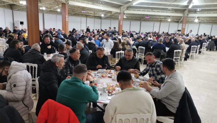 Gediz’de esnaflar ve ilçe protokolü iftarda buluştu