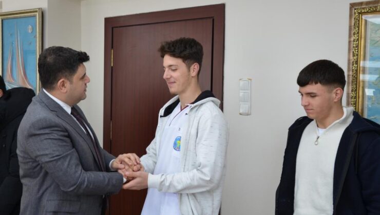 Bilek güreşi şampiyonları belgelerini aldı