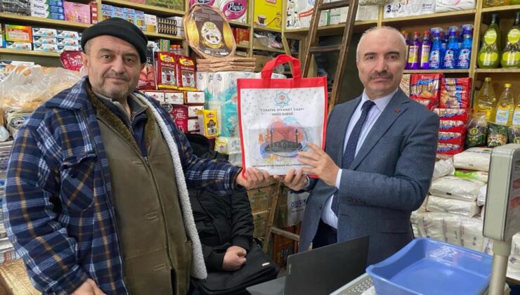 Müftü Turan’dan esnafa Kur’an-ı Kerim hediyesi
