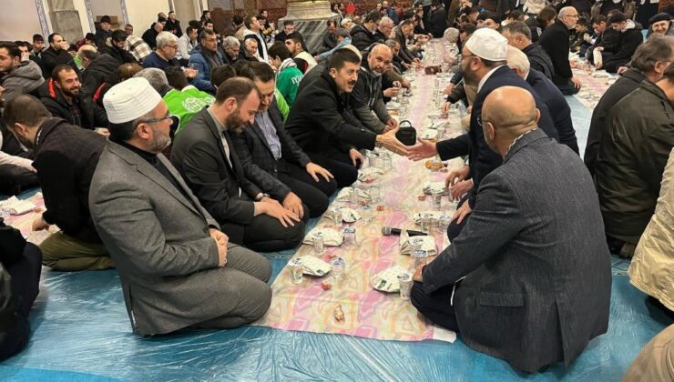 Vatandaşlar Ümmet İftarı’nda buluştu