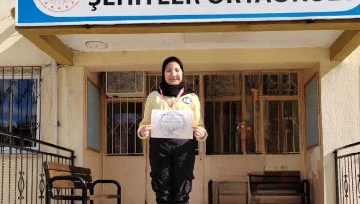 Kütahyalı öğrenci yazdığı şiirle Türkiye birincisi oldu