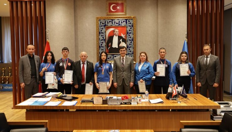 Başkan Kahveci dereceye giren sporcuları ağırladı