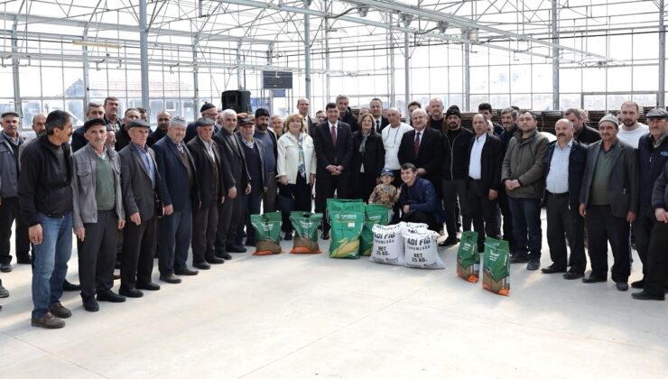 Kütahya Belediyesi’nden çiftçilere tohum dağıtım töreni