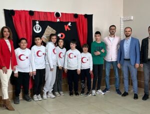 Özel Eğitim Uygulama Okulu öğrencilerinden anlamlı gösteri