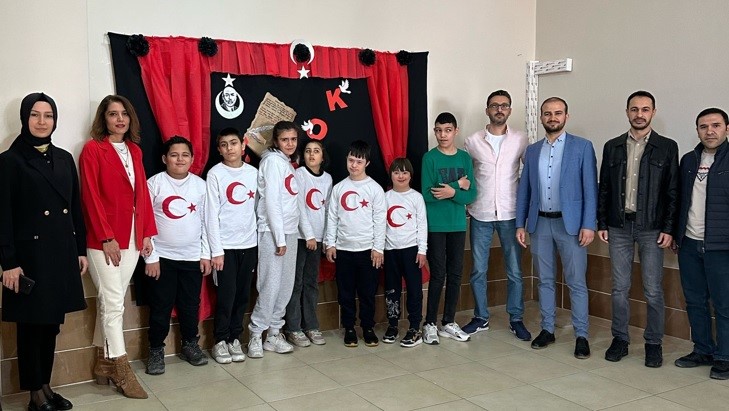 Özel Eğitim Uygulama Okulu öğrencilerinden anlamlı gösteri