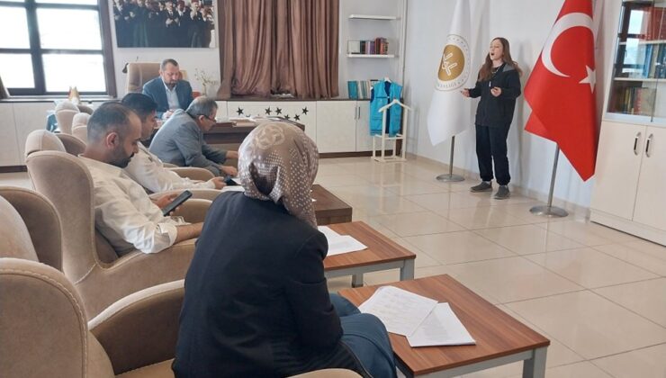 Simav’da öğrenciler şiirde yarıştı