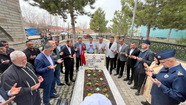 Şehit Yaşar Çakır kabri başında anıldı