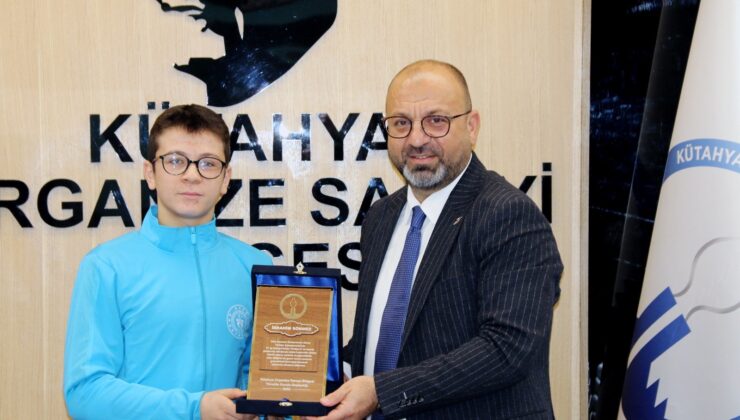 Kütahya OSB’den genç sporculara tebrik plaketi