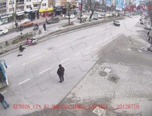 Dikkatsizliğin sebep olduğu kazalar kameraya yansıdı