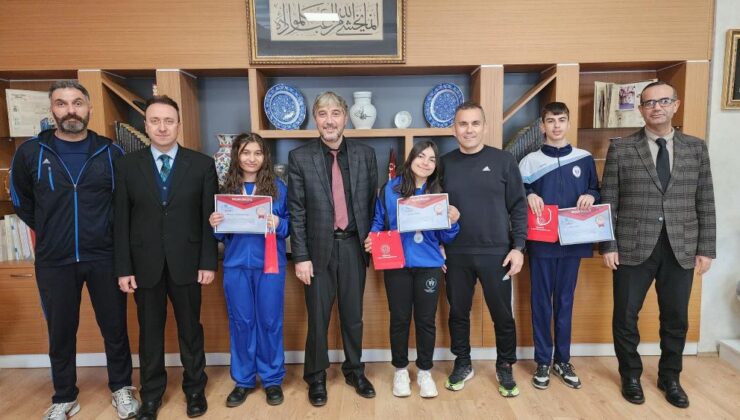 Kütahyalı özel sporcular madalyaları topladı