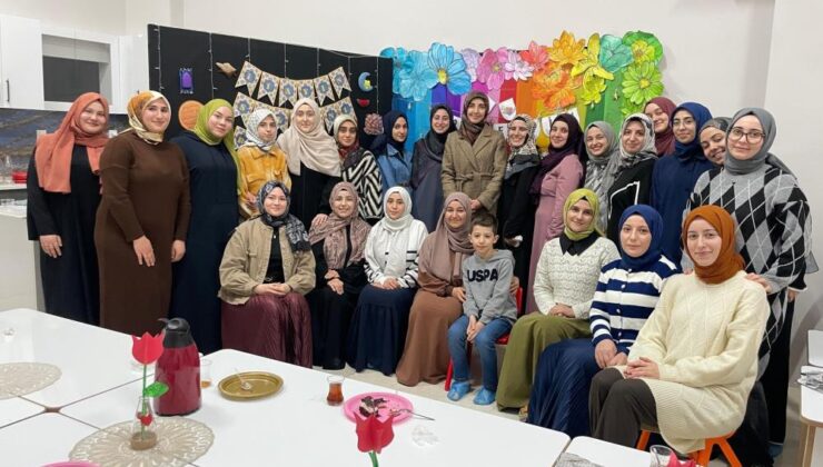 Üniversiteli gençler iftarda buluştu