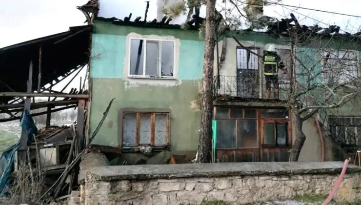 Köy evinde çıkan yangın korkuttu